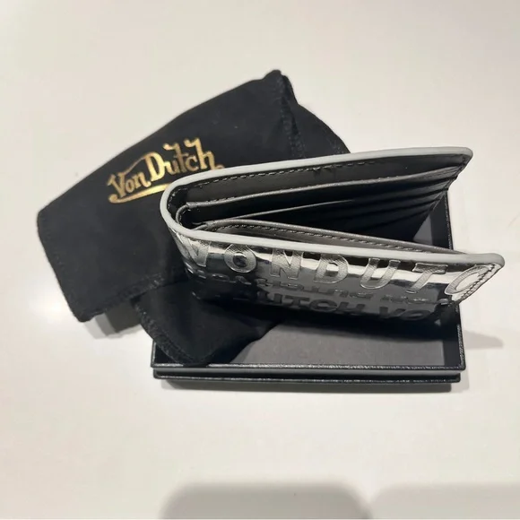 Von Dutch Wallet Silver in Bag and Box - Picture 7 of 10
